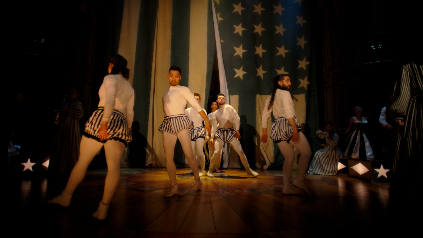Barnum, theatre trailer for Studio Twenty. Colour grade by Anibal Castaño, Grade by Humans (still 5)