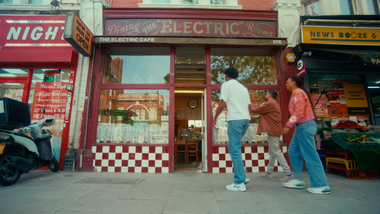 Born in London, short film directed by Damola Oladapo for House Captain. Colour grade by Anibal Castaño, Grade by Humans (still 1)