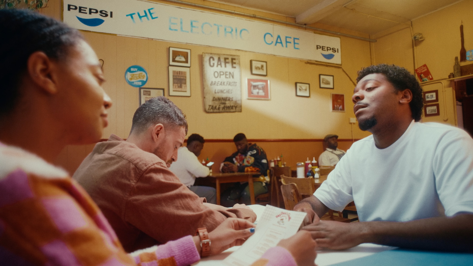 Born in London, short film directed by Damola Oladapo for House Captain. Colour grade by Anibal Castaño, Grade by Humans (still 3)