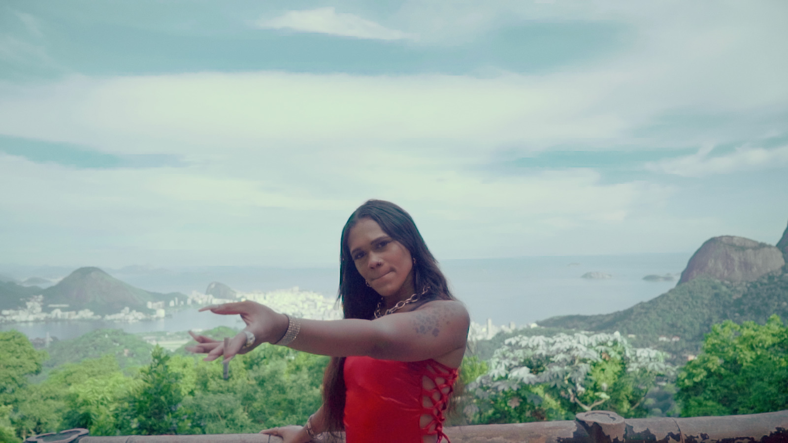 LUA, music video directed by Joseph Wilson for Nowness. Colour grade by Anibal Castaño, Grade by Humans (still 3)