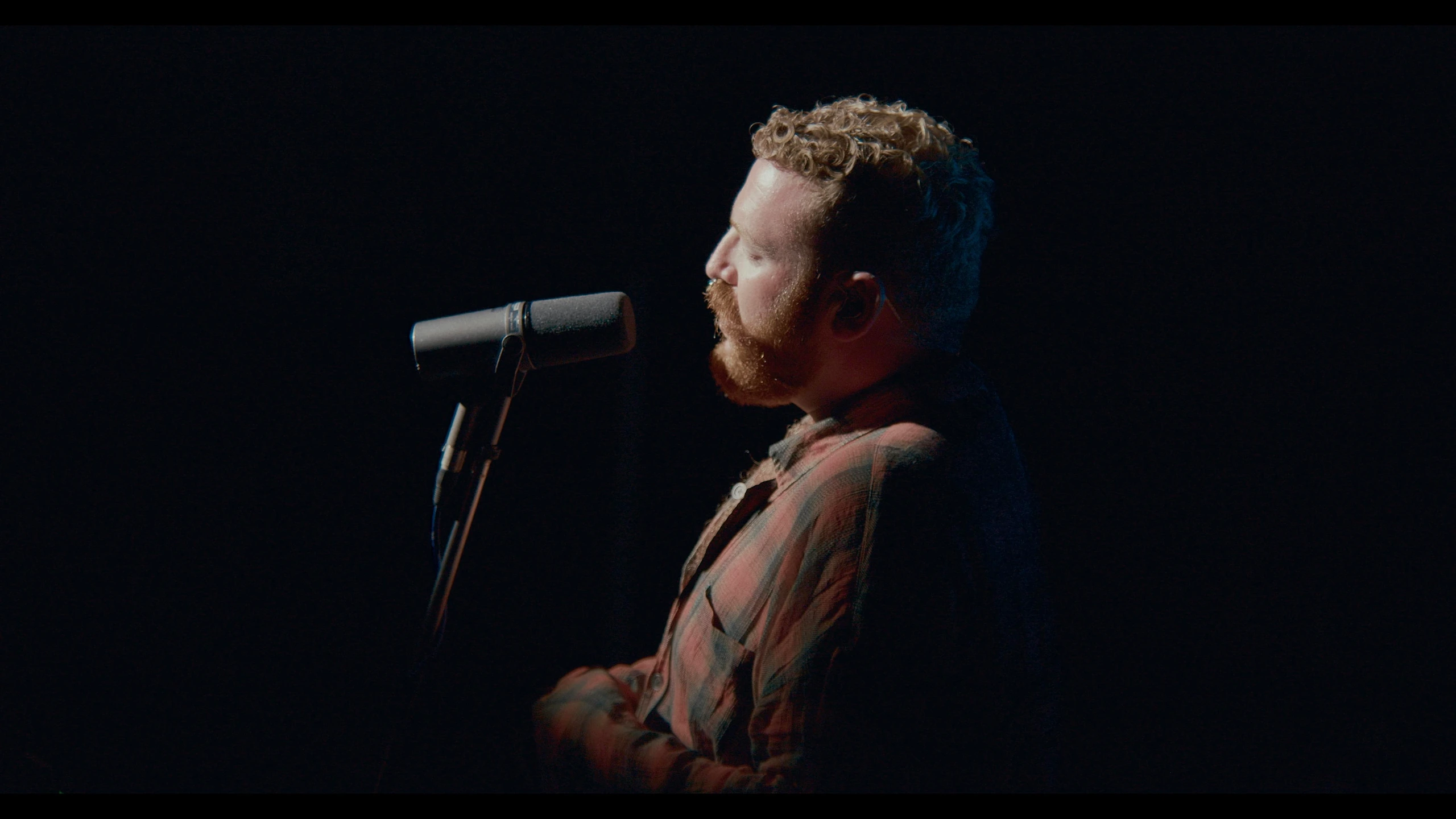 Dysphoria — Tom Rasmussen, live performance directed by Joseph Wilson. Cinematography by Anibal Castaño, still 8