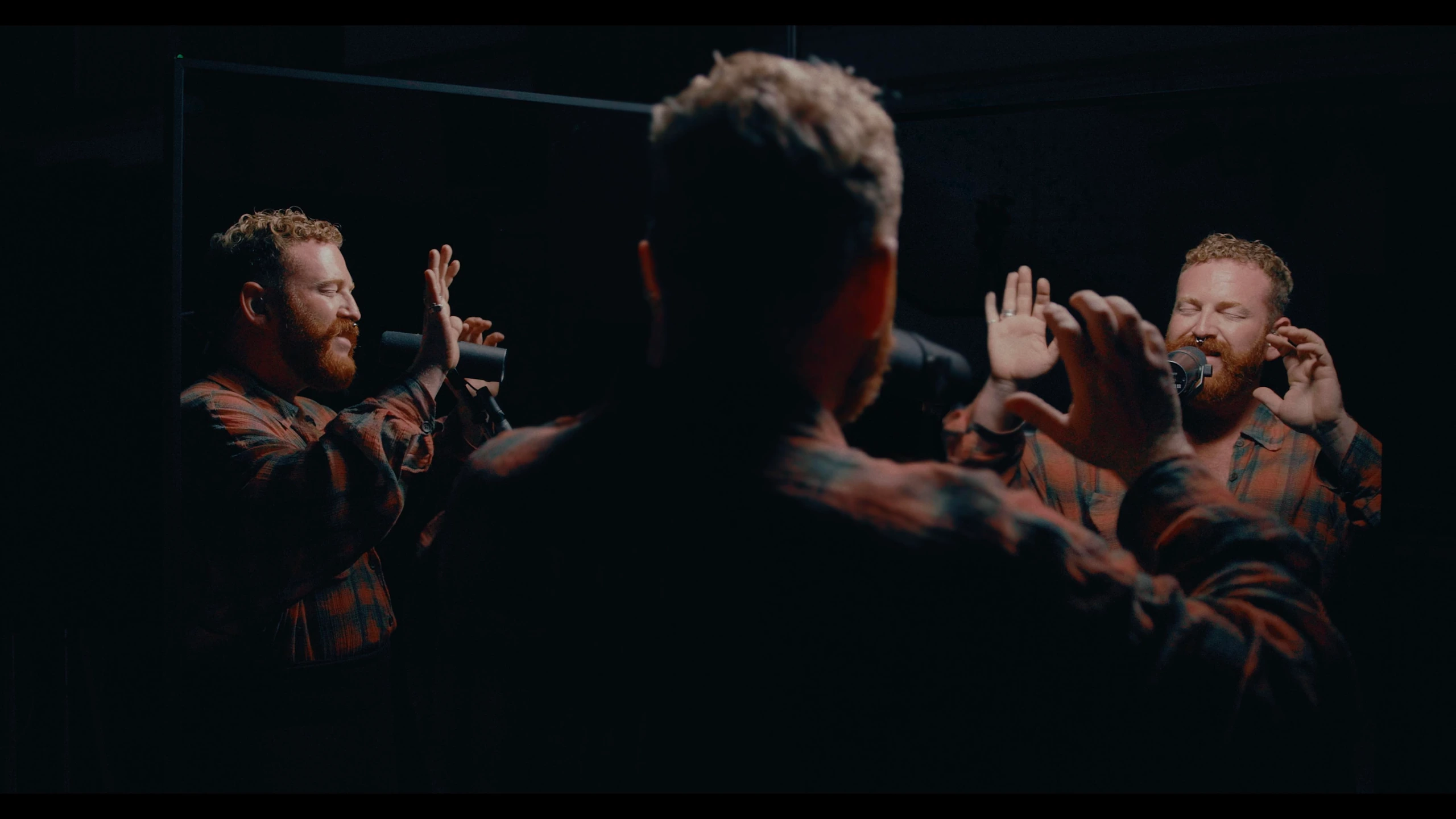 Dysphoria — Tom Rasmussen, live performance directed by Joseph Wilson. Cinematography by Anibal Castaño, still 5