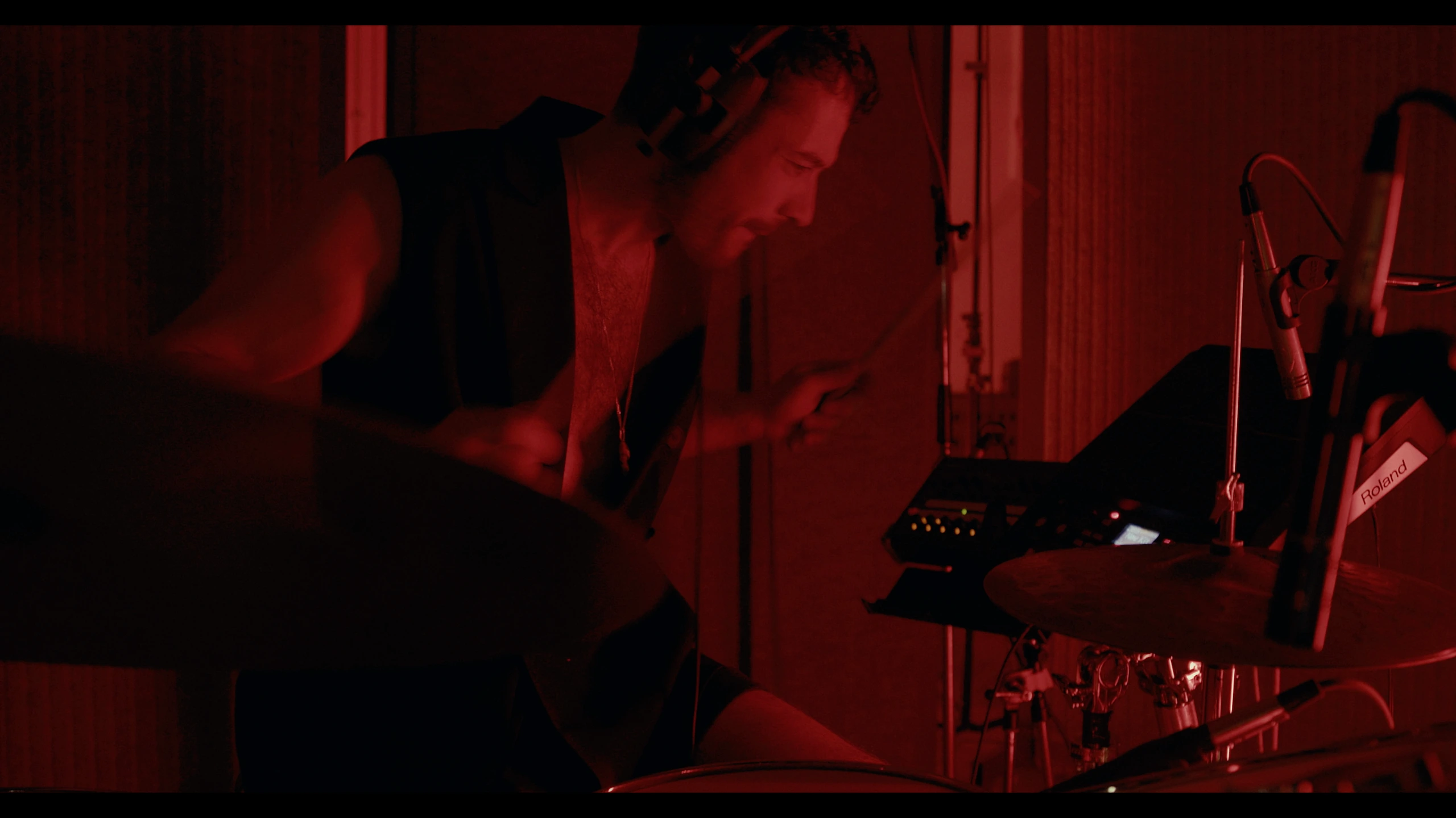 In for the Kill, narrative. Cinematography by Anibal Castaño, still 4