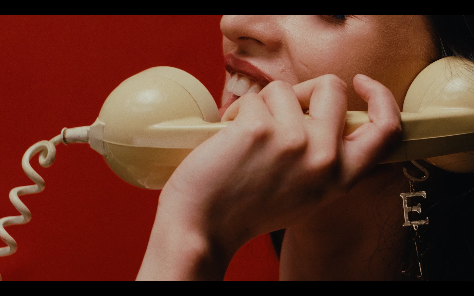 MOAN, short film directed by Joseph Icaro. Cinematography by Anibal Castaño, still 2