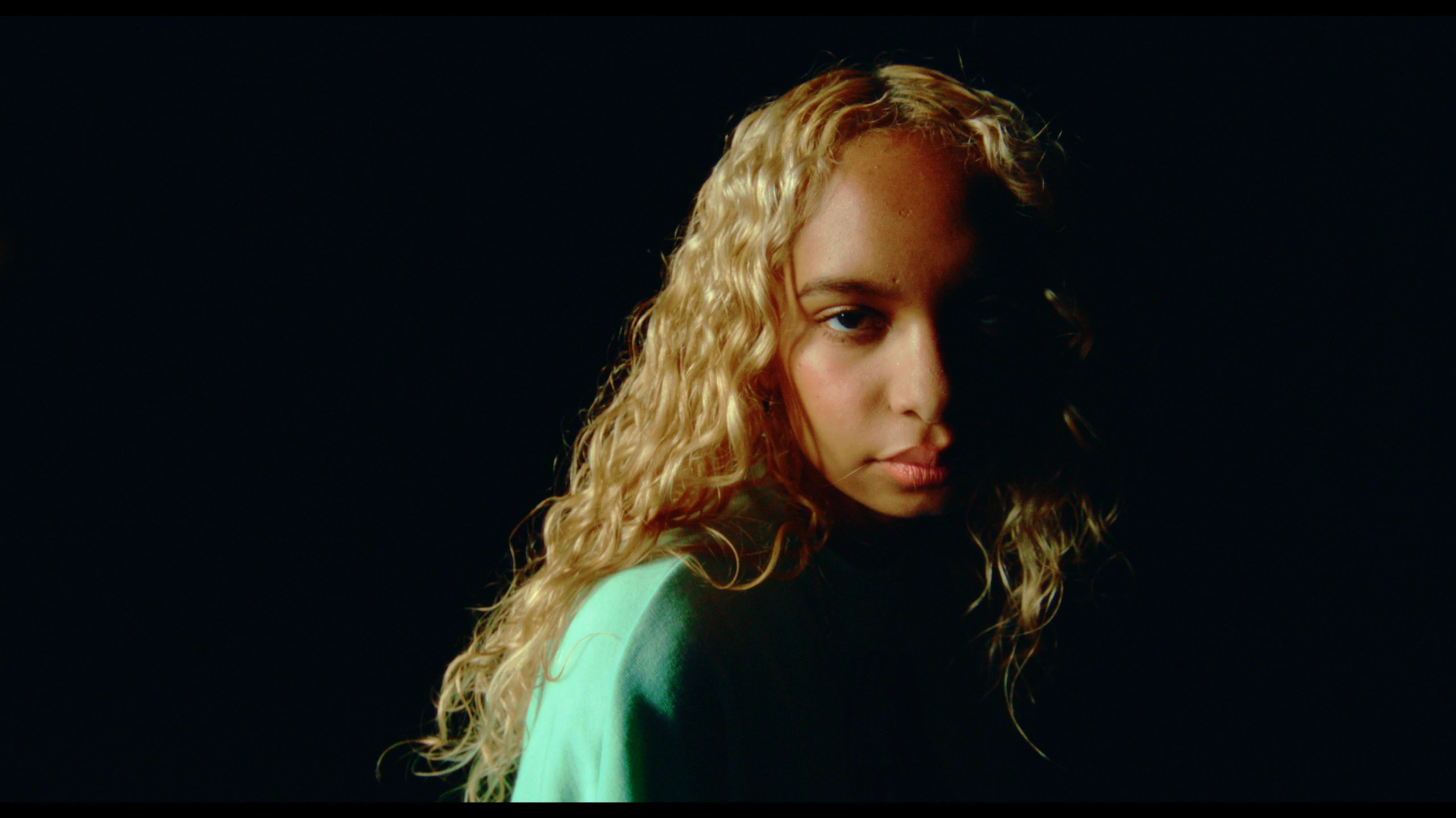 On the Hunt, fashion film directed by Anibal Castaño. Cinematography by Anibal Castaño, still 1