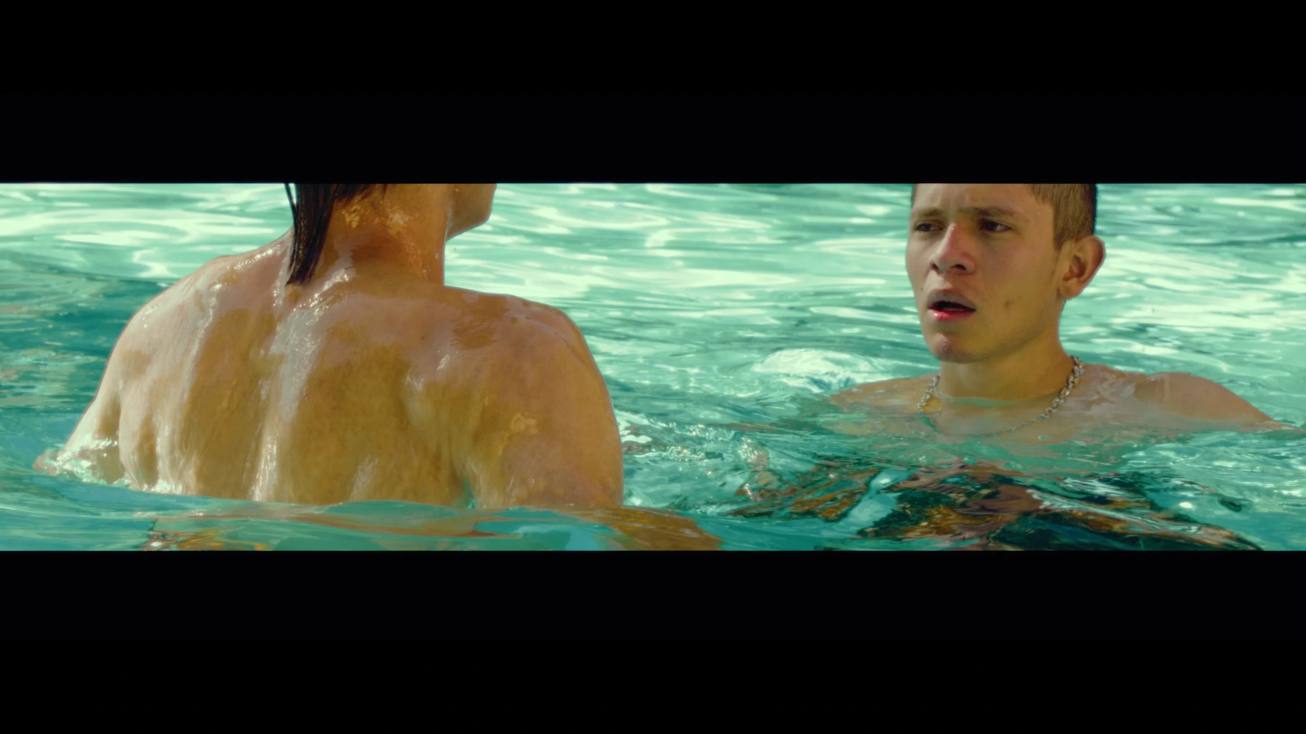 To Peel A Tangerine, short film directed by Valeria Martínez. Cinematography by Anibal Castaño, still 4