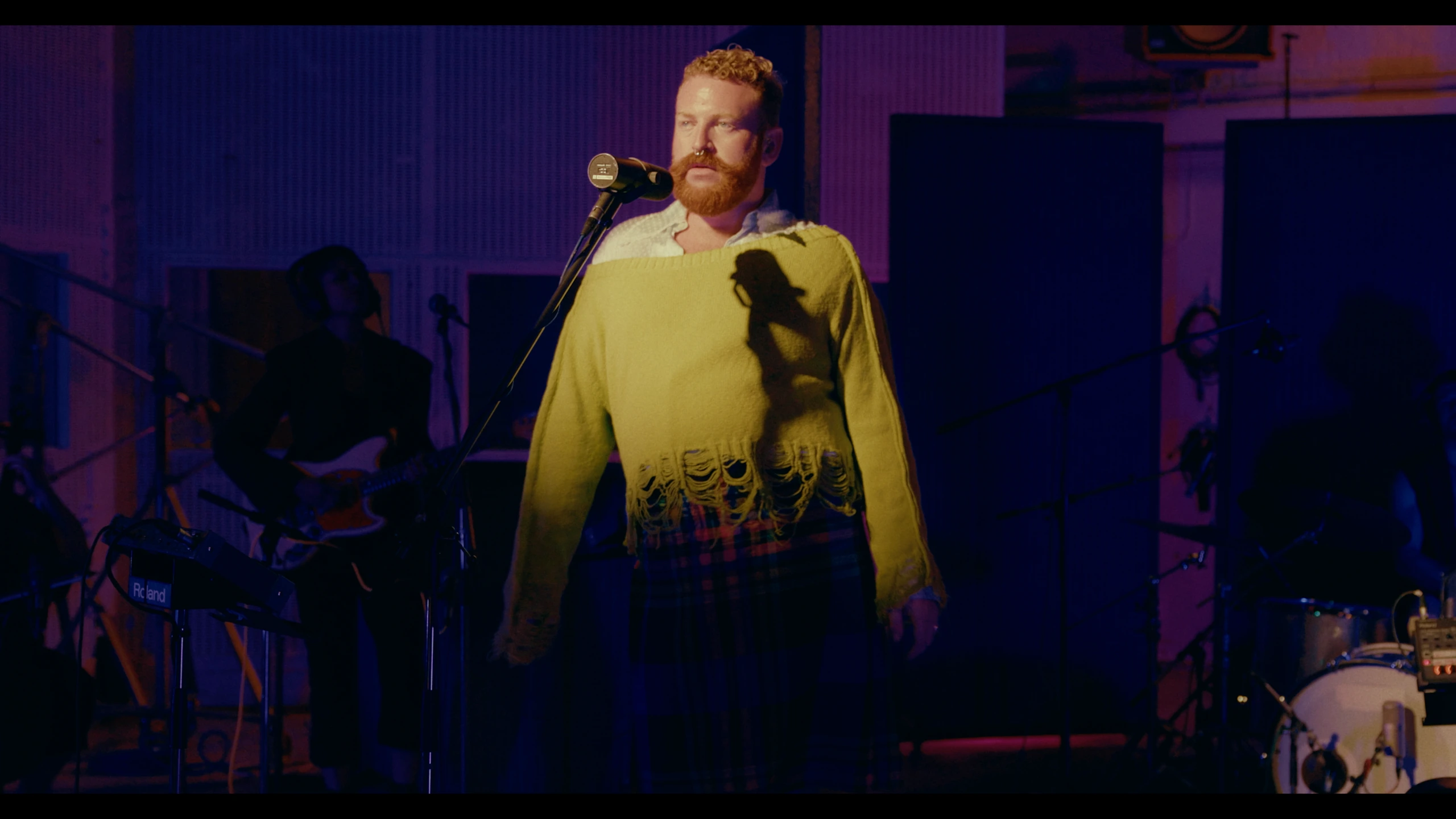 Street Violence — Tom Rasmussen, live performance directed by Joseph Wilson. Cinematography by Anibal Castaño, still 8